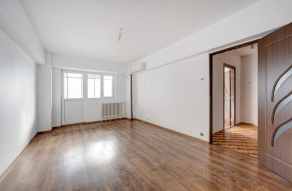 Apartament 3 camere, bloc 1982, 2 bai, metrou Brancusi