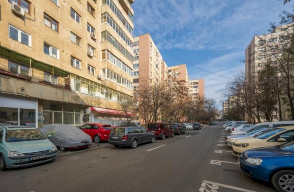 Apartament 3 camere, bloc 1982, 2 bai, metrou Brancusi