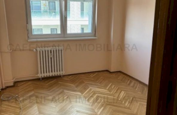 Apartament 4 camere Piata 1 Mai