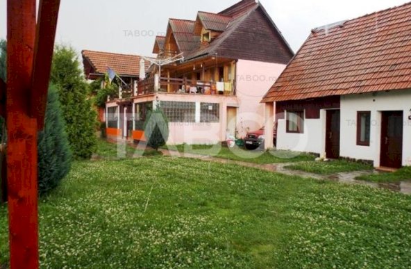 Pensiune cu 13 camere de vanzare in Sibiu localitatea Cartisoara