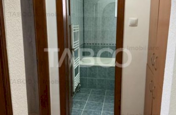 Apartament decomandat 3 camere parter pivnita 60 mpu in Vasile Aaron