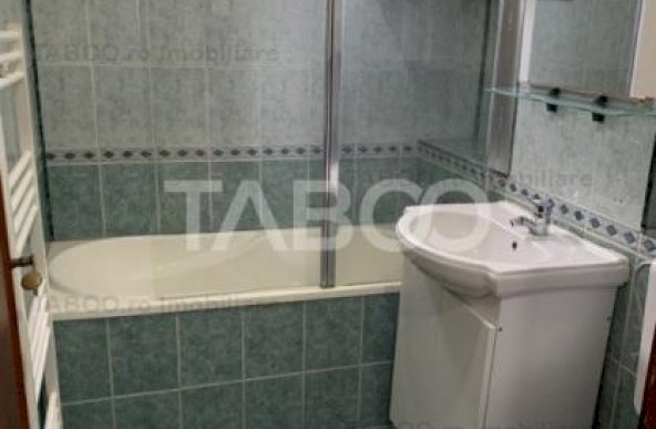 Apartament decomandat 3 camere parter pivnita 60 mpu in Vasile Aaron