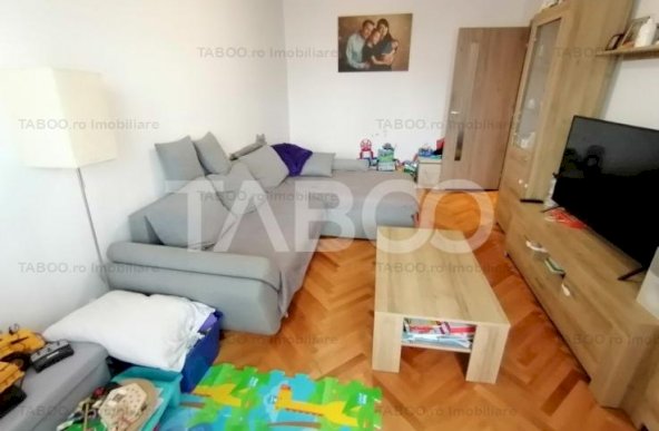 Apartament decomandat de vanzare cu 3 camere pivnita Parcul Sub Arini