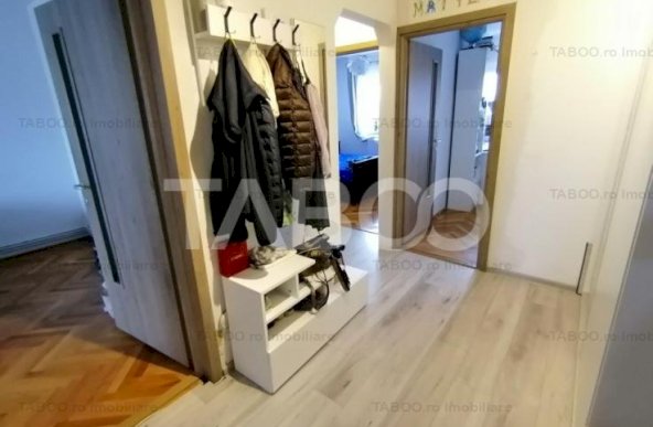 Apartament decomandat de vanzare cu 3 camere pivnita Parcul Sub Arini