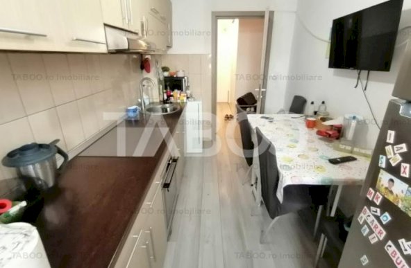 Apartament decomandat de vanzare cu 3 camere pivnita Parcul Sub Arini