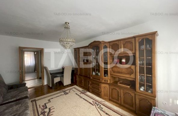 Apartament decomandat 5 camere 2 bai 100 mpu pivnita Cetate Alba Iulia