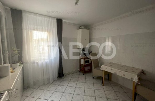 Apartament decomandat 5 camere 2 bai 100 mpu pivnita Cetate Alba Iulia