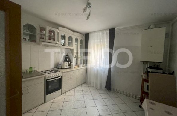 Apartament decomandat 5 camere 2 bai 100 mpu pivnita Cetate Alba Iulia