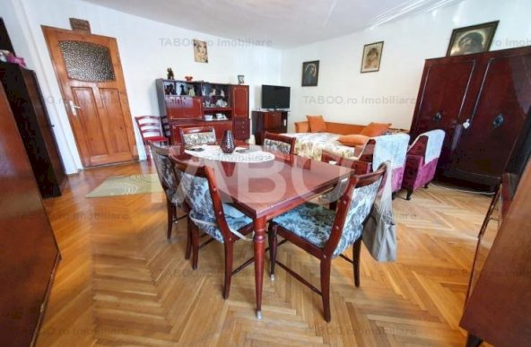 Apartament 3 camere decomandat si curte de vanzare Orasul de Jos