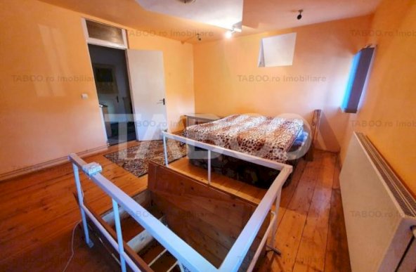 Apartament 3 camere decomandat si curte de vanzare Orasul de Jos