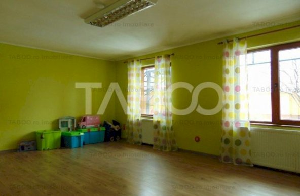 Casa cu 11 camere si teren de 570 mp in zona Terezian de inchiriat