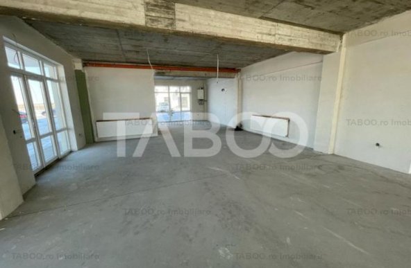 Spatiu comercial 174 mpu open space front stradal 40 mp Comision 0% 