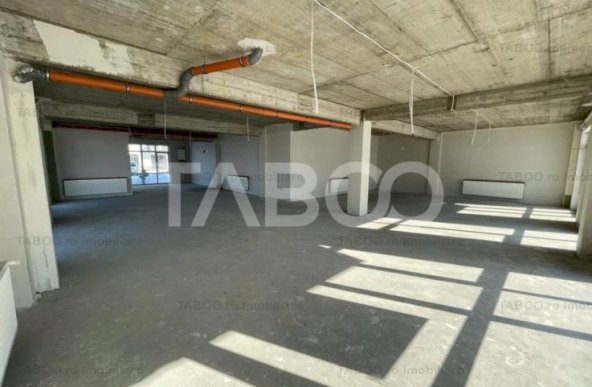 Spatiu comercial 174 mpu open space front stradal 40 mp Comision 0% 