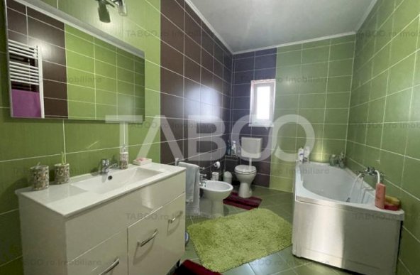 Casa 9 camere 3 bai 291 mpu 2 terase garaj curte Barbant Alba Iulia