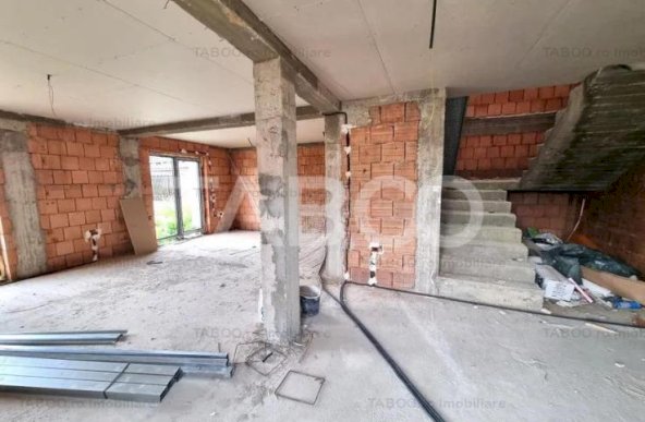 Casa tip duplex la cheie 4 camere 108 mp utili curte Cetate Alba Iulia