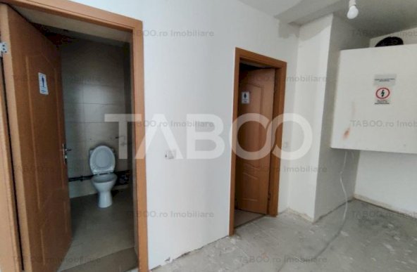 Spatiu comercial generos de inchiriat stradal cu vitrine Central Sibiu