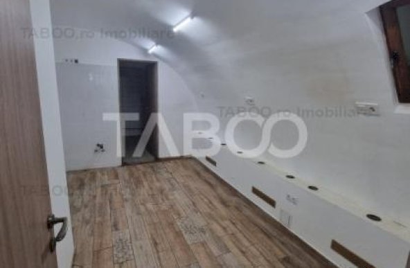 Casa de vanzare 240 mpu curte zona centrala pretabil birouri Sibiu