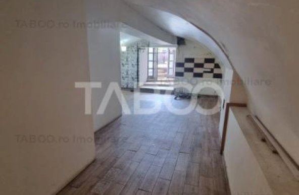 Casa de vanzare 240 mpu curte zona centrala pretabil birouri Sibiu