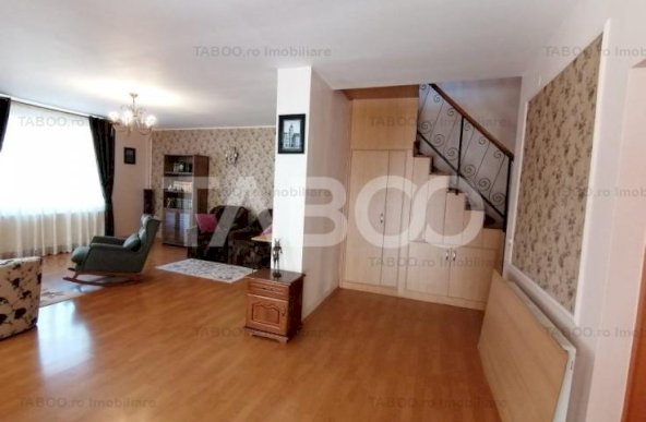 Casa individuala 6 camere de vanzare 250 mpu 361 mp teren zona Lupeni