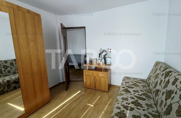 Apartament de vanzare decomandat 3 camere mobilate Valea Aurie Sibiu