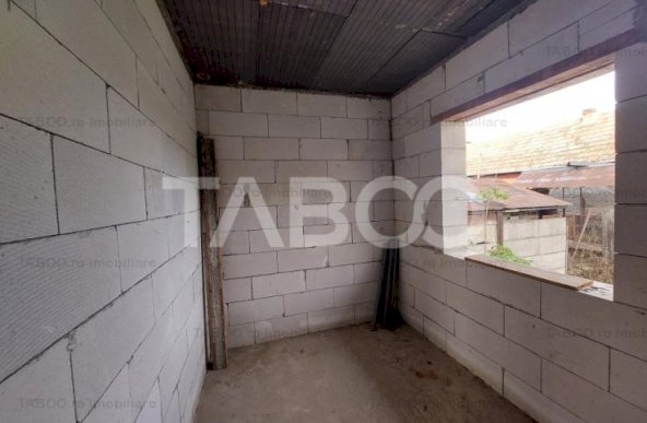 Casa la rosu 5 camere 198 mp utili 2 terase curte Barabant Alba Iulia