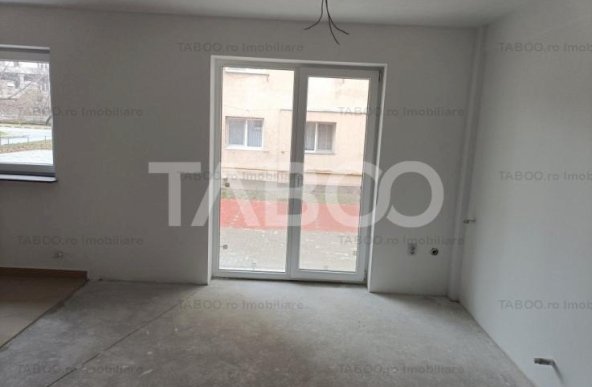 Apartament nou 2 camere 50 mp utili parcare privata parter Sebes Alba