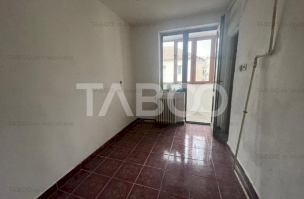 Apartament 3 camere 2 bai 77 mpu balcon pod zona Cetate Alba Iulia 