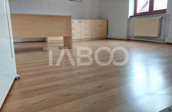 Spatiu de birou 4 camere decomandate 110 mp loc parcare zona centrala 