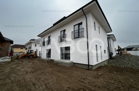 Casa de vanzare duplex 4 camere 2 parcari si teren Arhitectilor