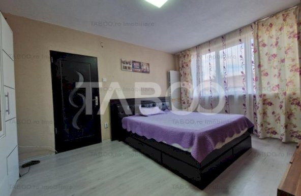 Apartament de vanzare 2 camere cu balcon zona Cedonia mobilat utilat