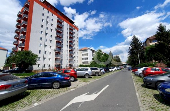 Apartament de vanzare 2 camere cu balcon zona Cedonia mobilat utilat