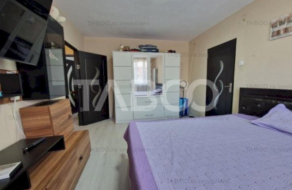 Apartament de vanzare 2 camere cu balcon zona Cedonia mobilat utilat