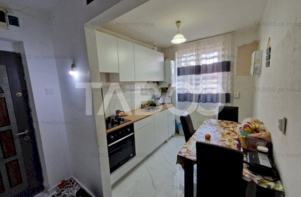 Apartament de vanzare 2 camere cu balcon zona Cedonia mobilat utilat