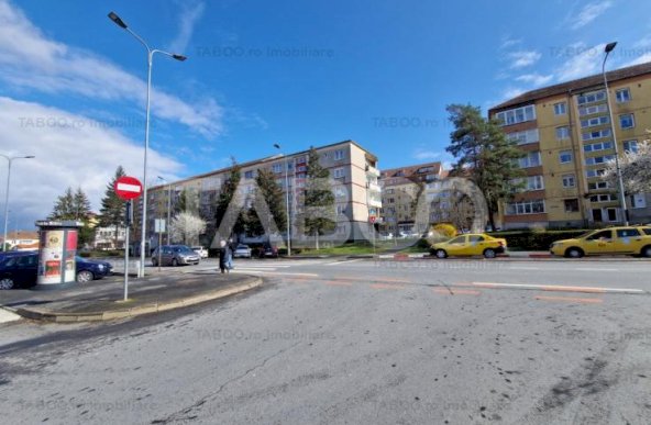 Apartament de vanzare 2 camere cu balcon zona Cedonia mobilat utilat