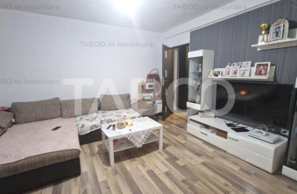 Apartament de vanzare cu 3 camere si balcon la etajul 3 Terezian Sibiu