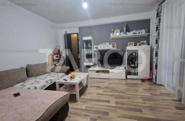 Apartament de vanzare cu 3 camere si balcon la etajul 3 Terezian Sibiu