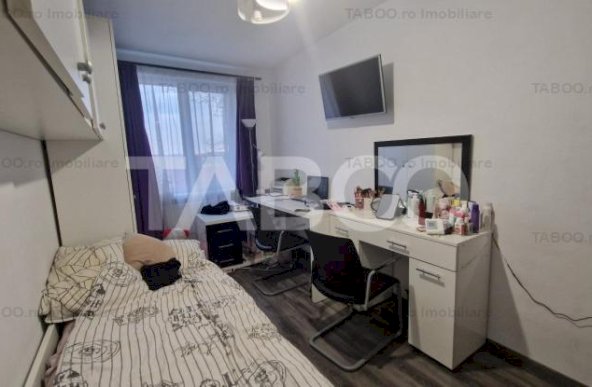 Apartament de vanzare cu 3 camere si balcon la etajul 3 Terezian Sibiu