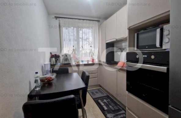 Apartament de vanzare cu 3 camere si balcon la etajul 3 Terezian Sibiu