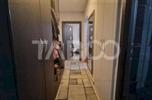 Apartament de vanzare cu 3 camere si balcon la etajul 3 Terezian Sibiu