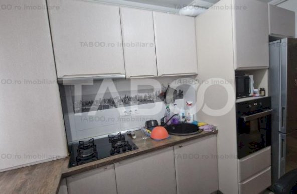 Apartament de vanzare cu 3 camere si balcon la etajul 3 Terezian Sibiu