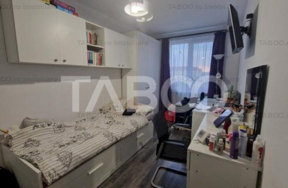 Apartament de vanzare cu 3 camere si balcon la etajul 3 Terezian Sibiu