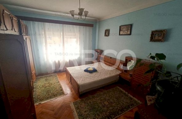 Casa de vanzare 162 mpu 6 camere 2 bai 375 mp teren liber Piata Cluj