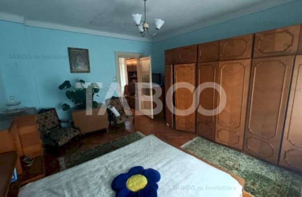 Casa de vanzare 162 mpu 6 camere 2 bai 375 mp teren liber Piata Cluj