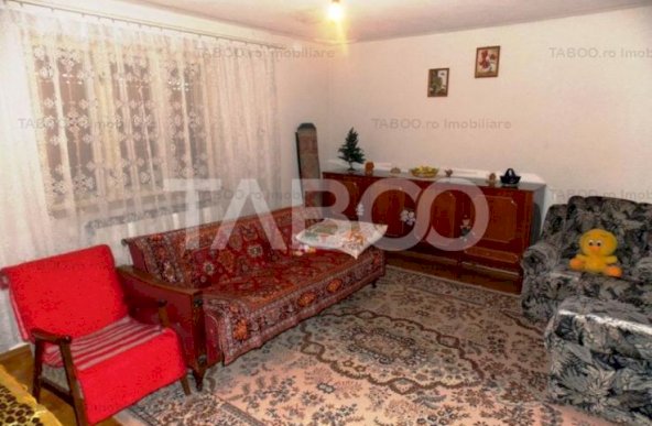 Casa individuala de vanzare 6 camere si 860 mp teren Gusterita