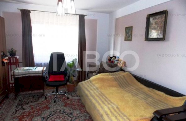 Casa individuala de vanzare 6 camere si 860 mp teren Gusterita