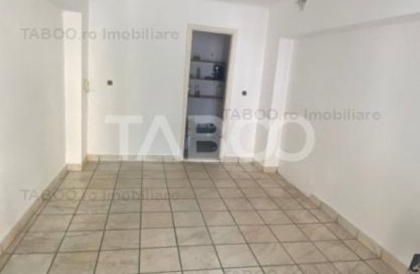 Spatiu comercial renovat 19 mp utili utilitati zona Cetate Alba Iulia