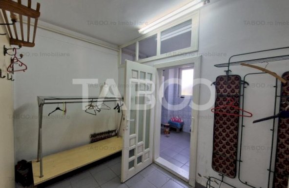 Spatiu comercial 235mp teren liber 310 mp locuri parcare Lazaret Sibiu