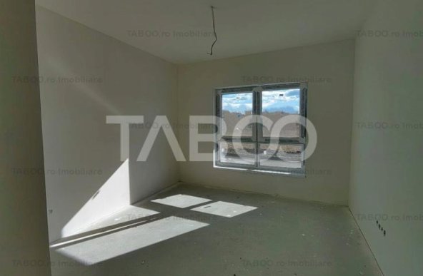 Apartament 3 camere la ETAJUL 2 balcon si loc de parcare COMISION 0%!!