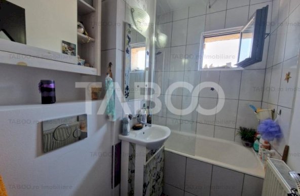 Apartament bloc cu lift 3 camere decomandat 64 mp pivnita Vasile Aaron