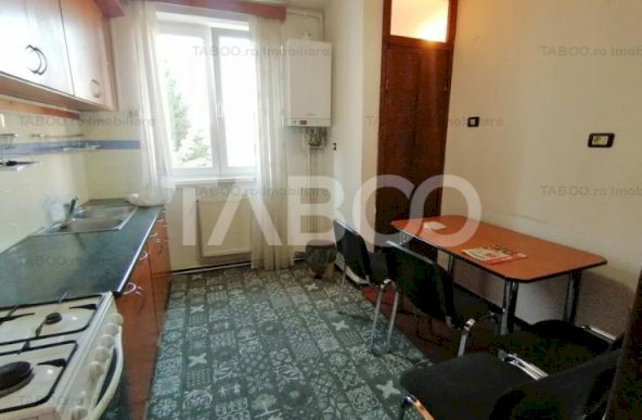 Apartament de vanzare 3 camere balcon etaj intermediar Terezian Sibiu